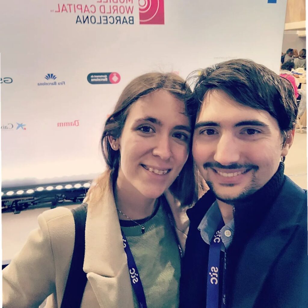 Mobile World Congress with couple